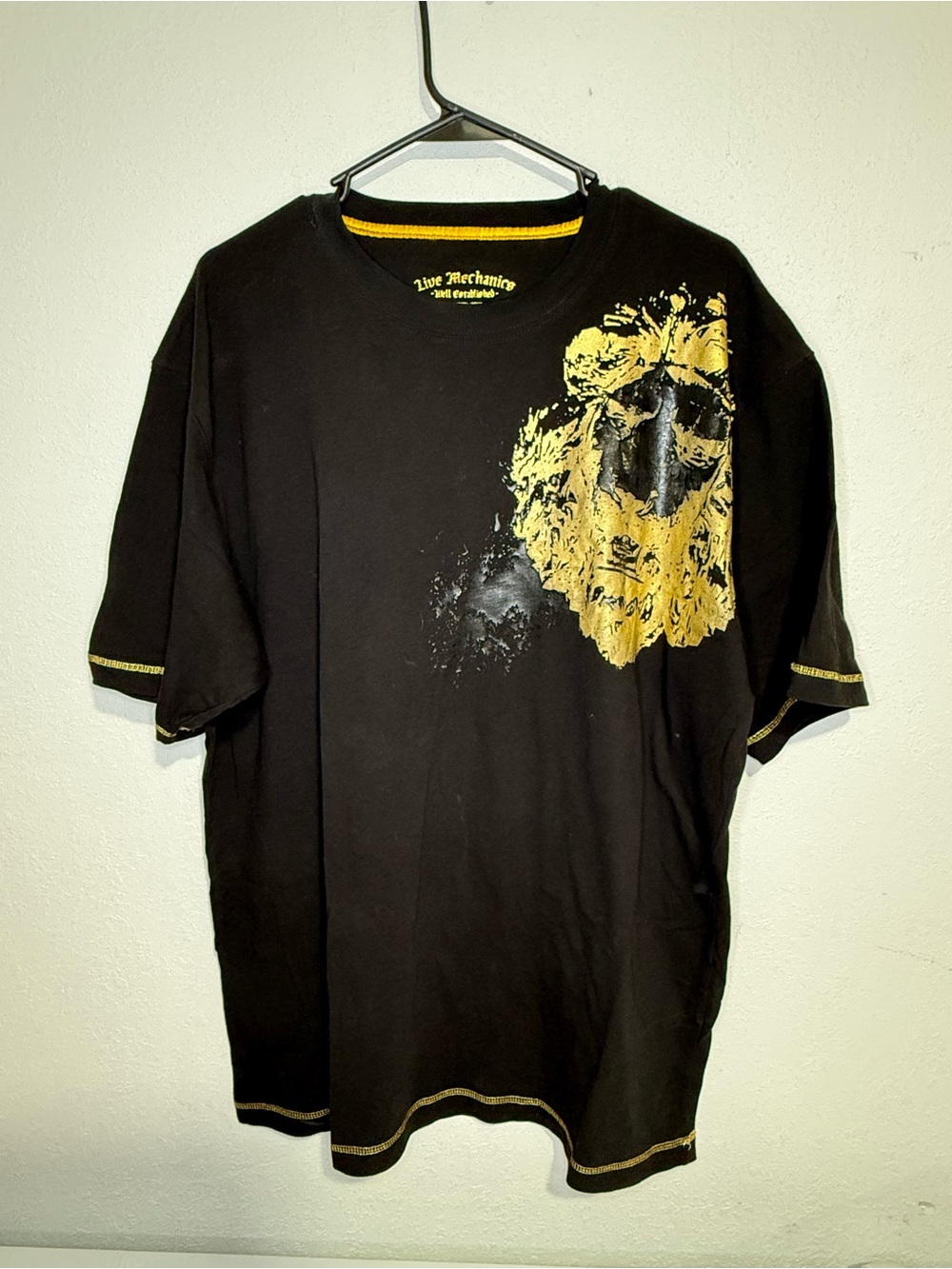 Live Mechanics Men's Black Short-Sleeve Tee with Yellow Graphic